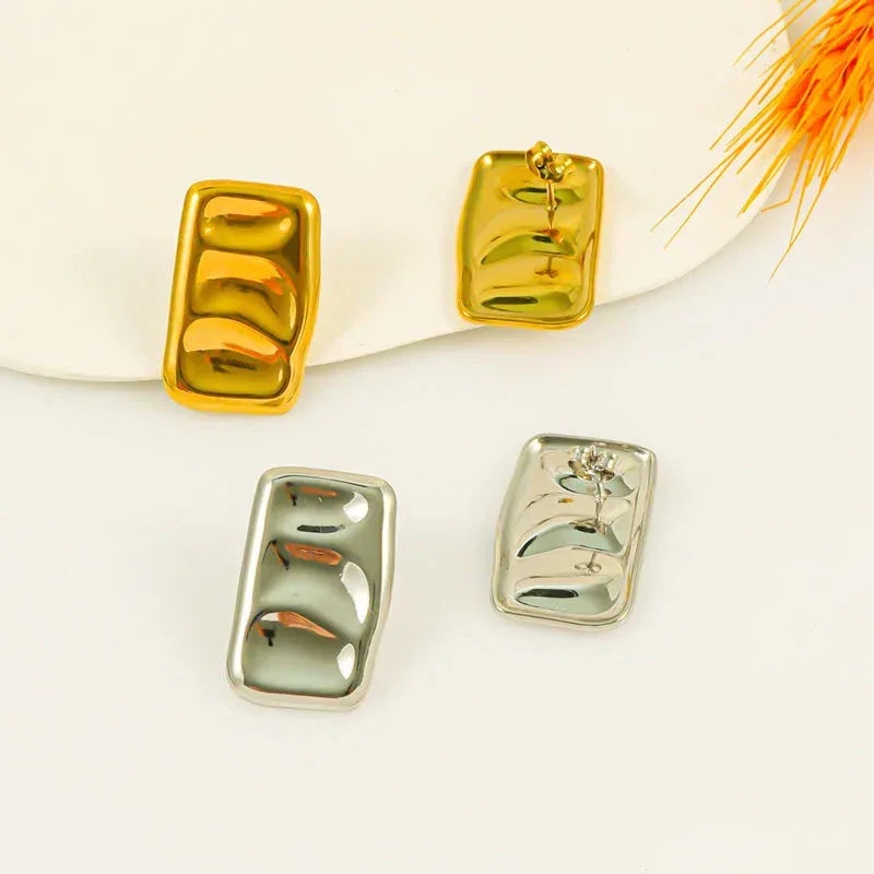Titanium Steel Irregular Pleated Hammer Pattern Ear Clip - Viexta