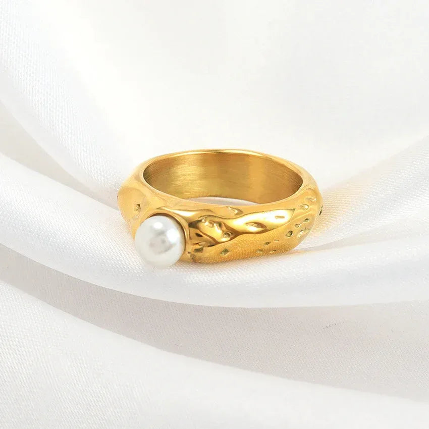 18K Gold-plated Round Surface Inlaid Pearl Ring - Viexta