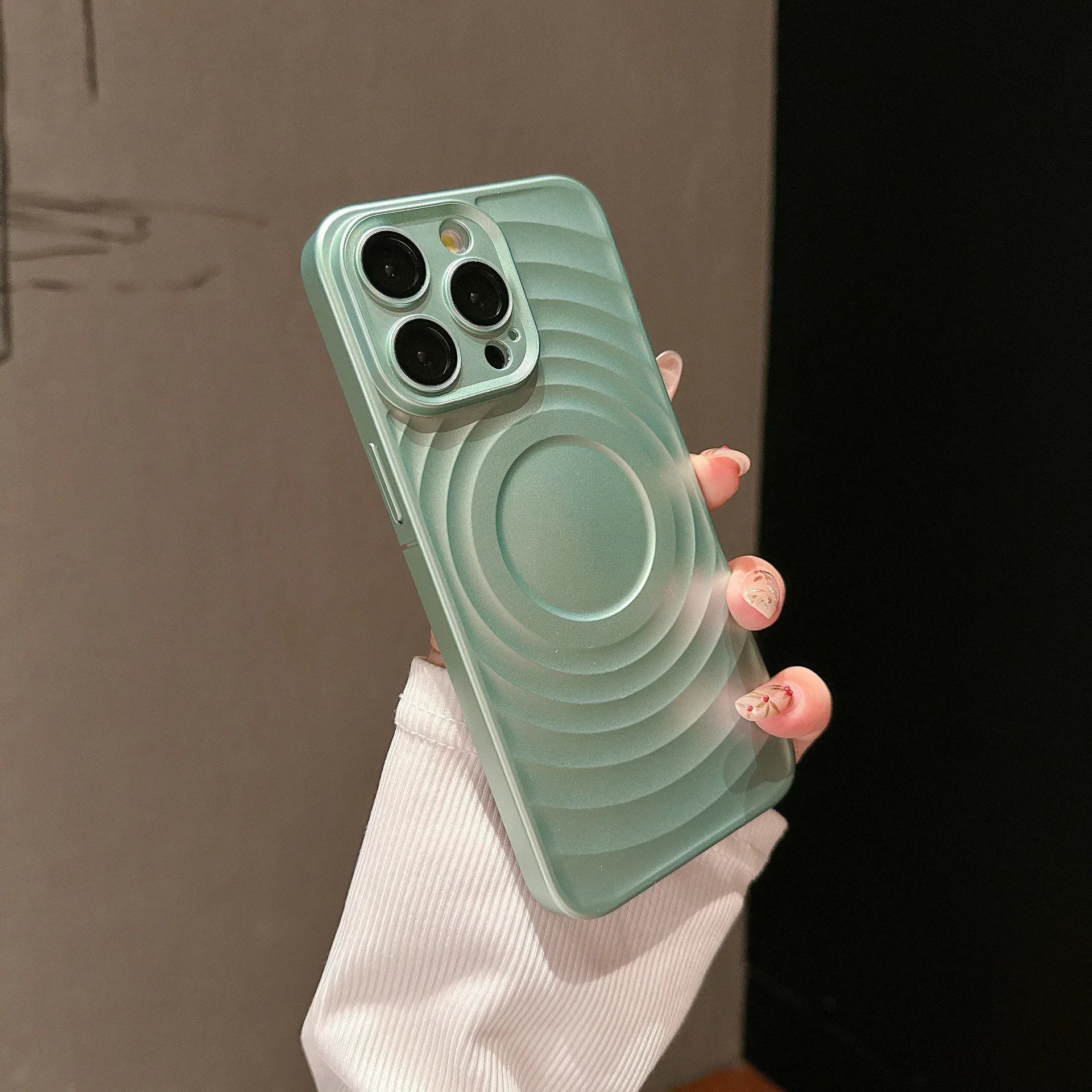 oil-magnetic-drop-resistant-iphone-cover-1 - Viexta