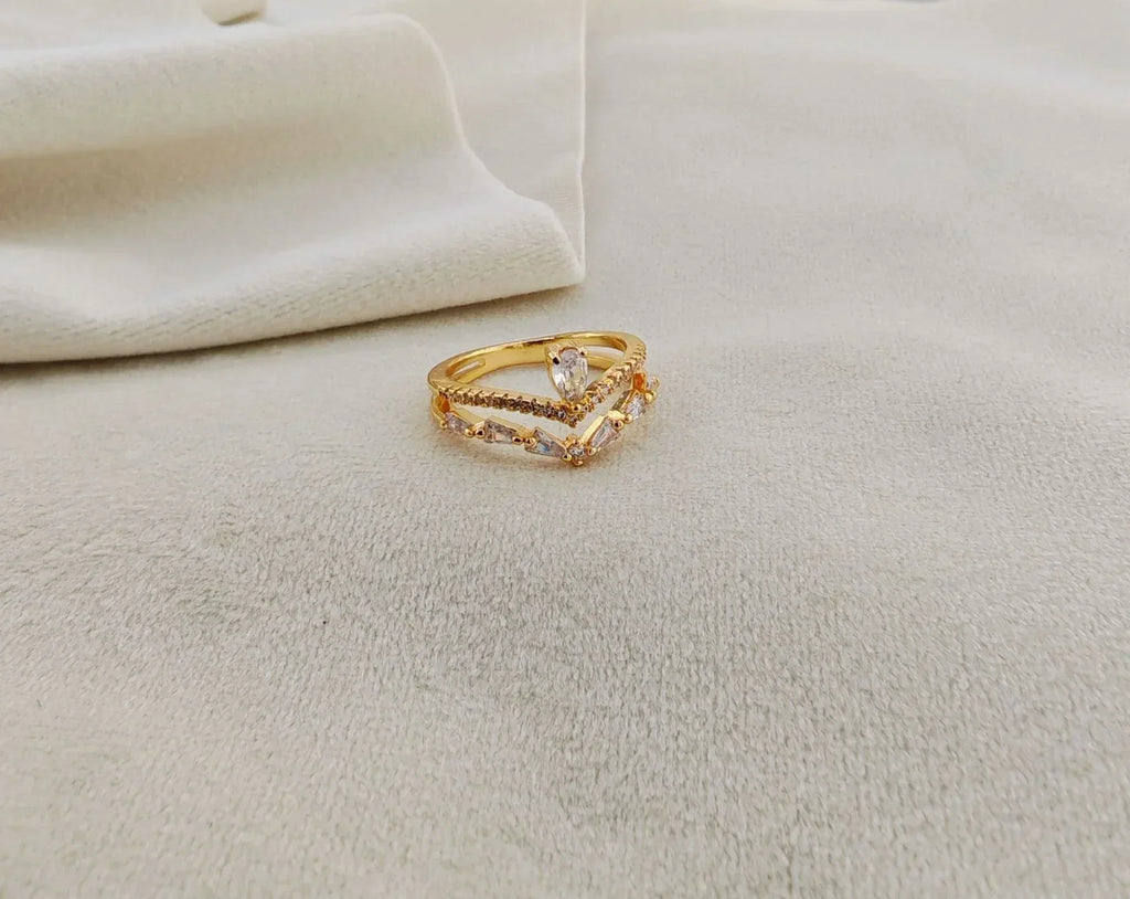 Golden Lily Crystal Ring - Viexta