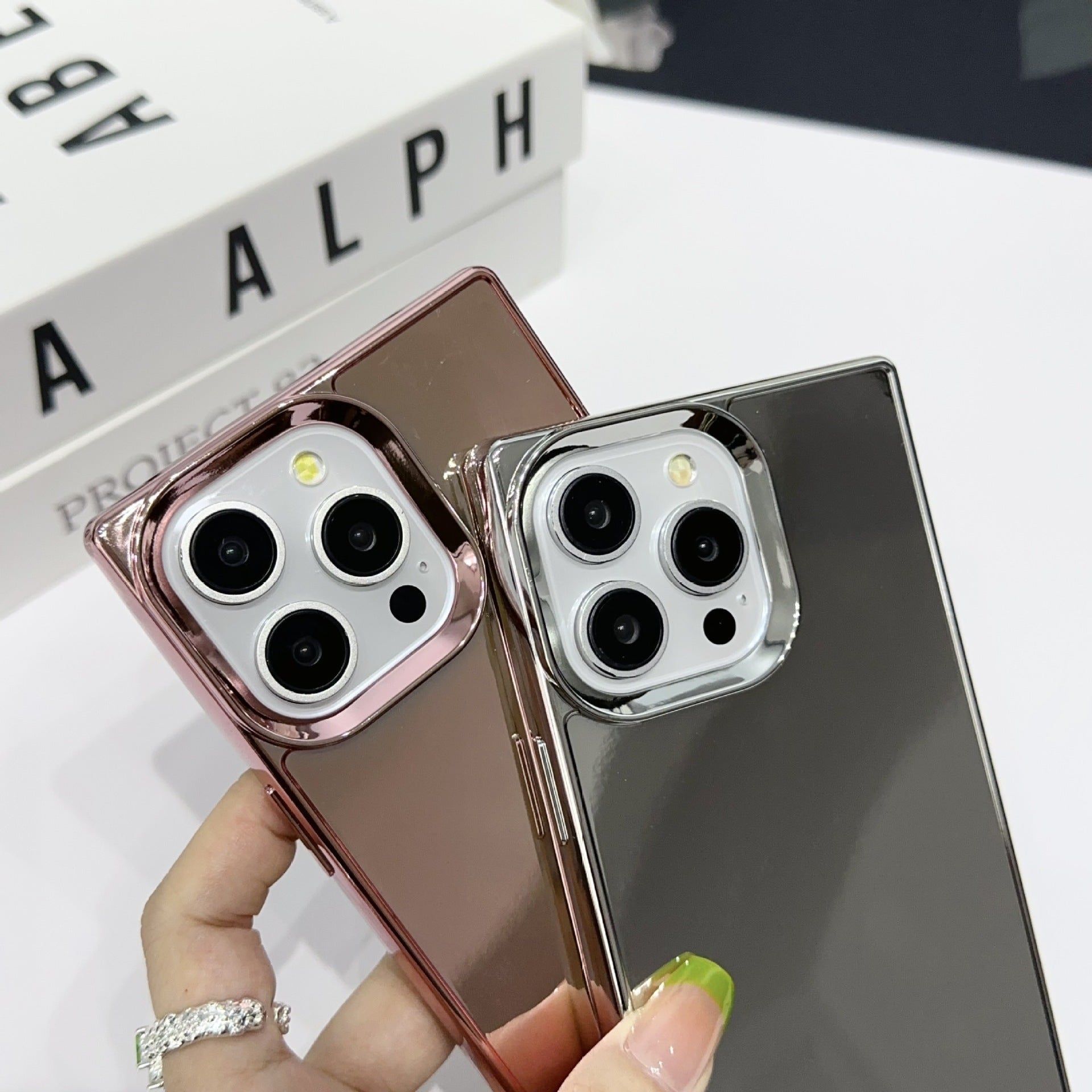 Right-angle Large Hole Electroplating Mirror Drop-resistant iPhone Cover