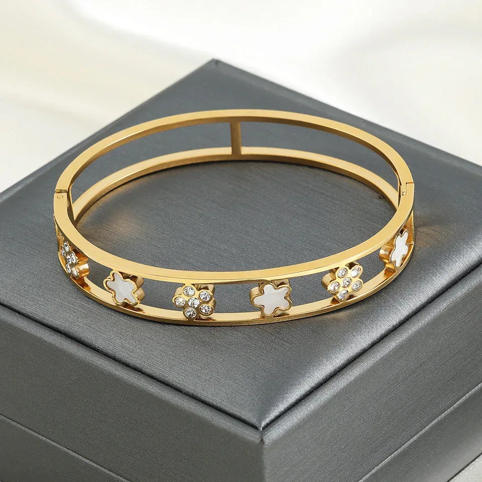 Multi-Diamond Five-leaf Kada - Viexta