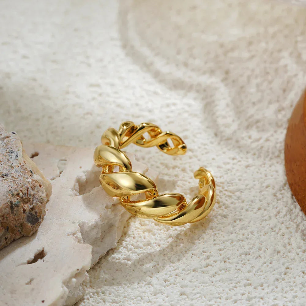 18K Gold Retro Croissant Ring - Viexta
