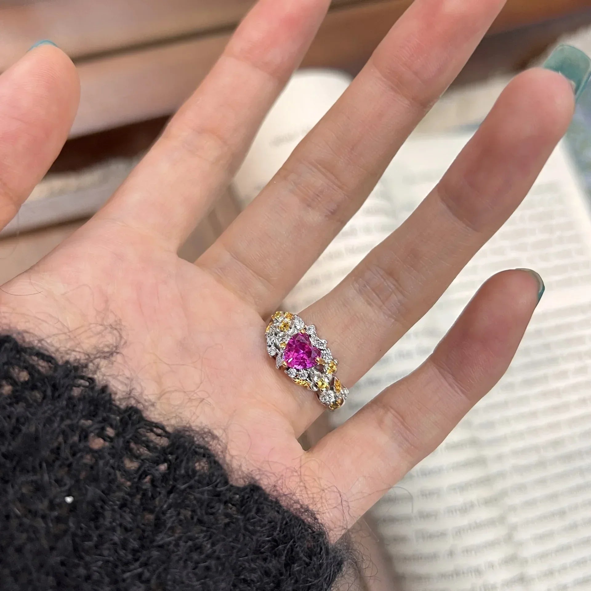 Luxury Retro Flowers Peach Ring - Viexta