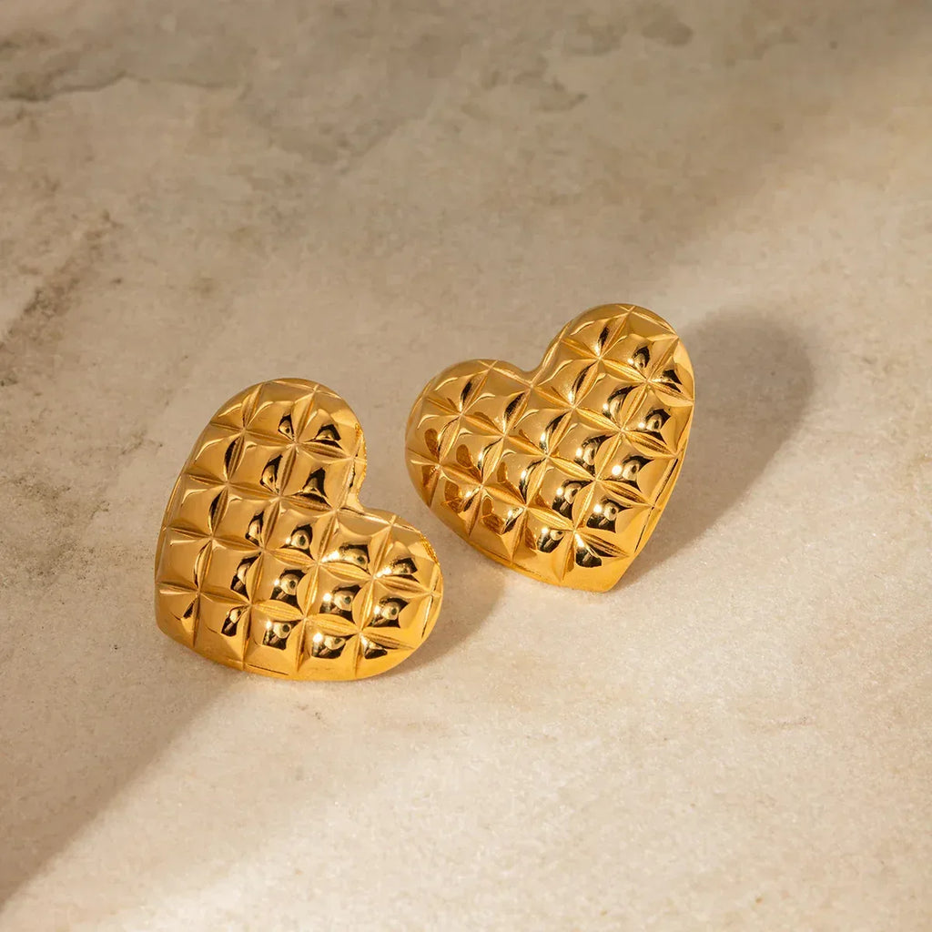 Stainless Steel Diamond Patterned Heart-shaped Studs - Viexta
