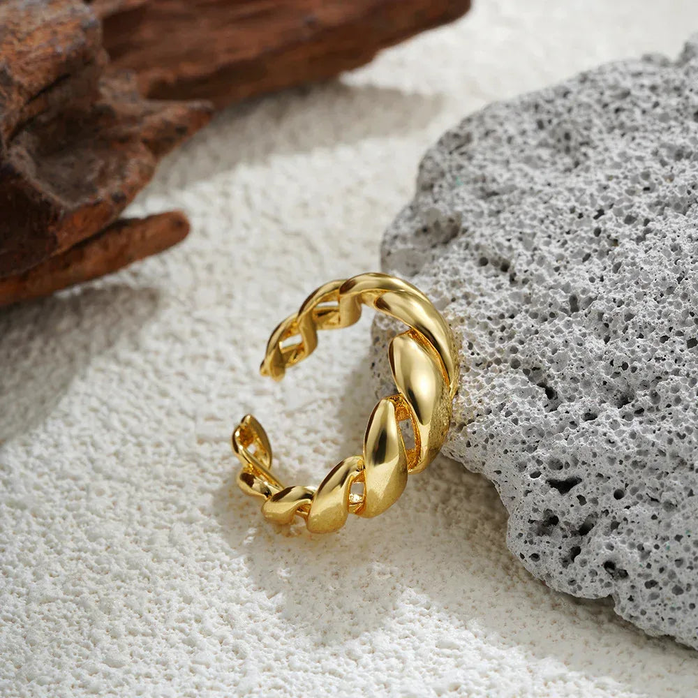 18K Gold Retro Croissant Ring - Viexta