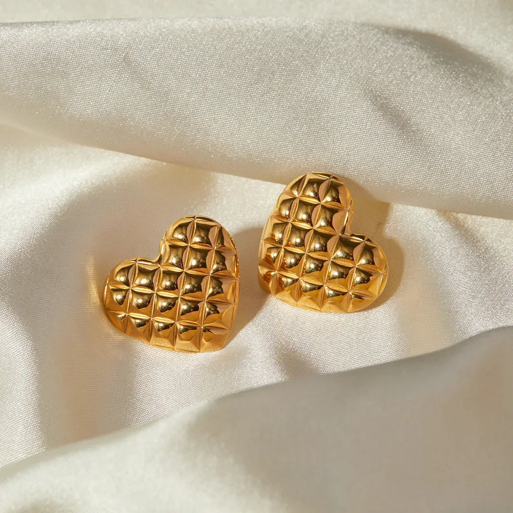 Stainless Steel Diamond Patterned Heart-shaped Studs - Viexta