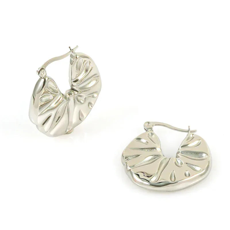 Titanium Steel Irregular Pleated Hammer Pattern Ear Clip - Viexta