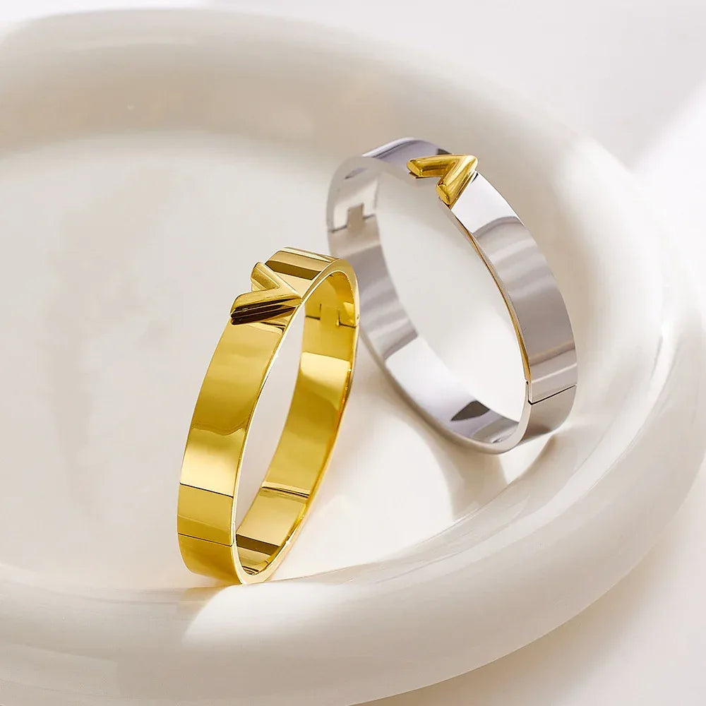 V-shaped Wide Couple Bracelet - Viexta