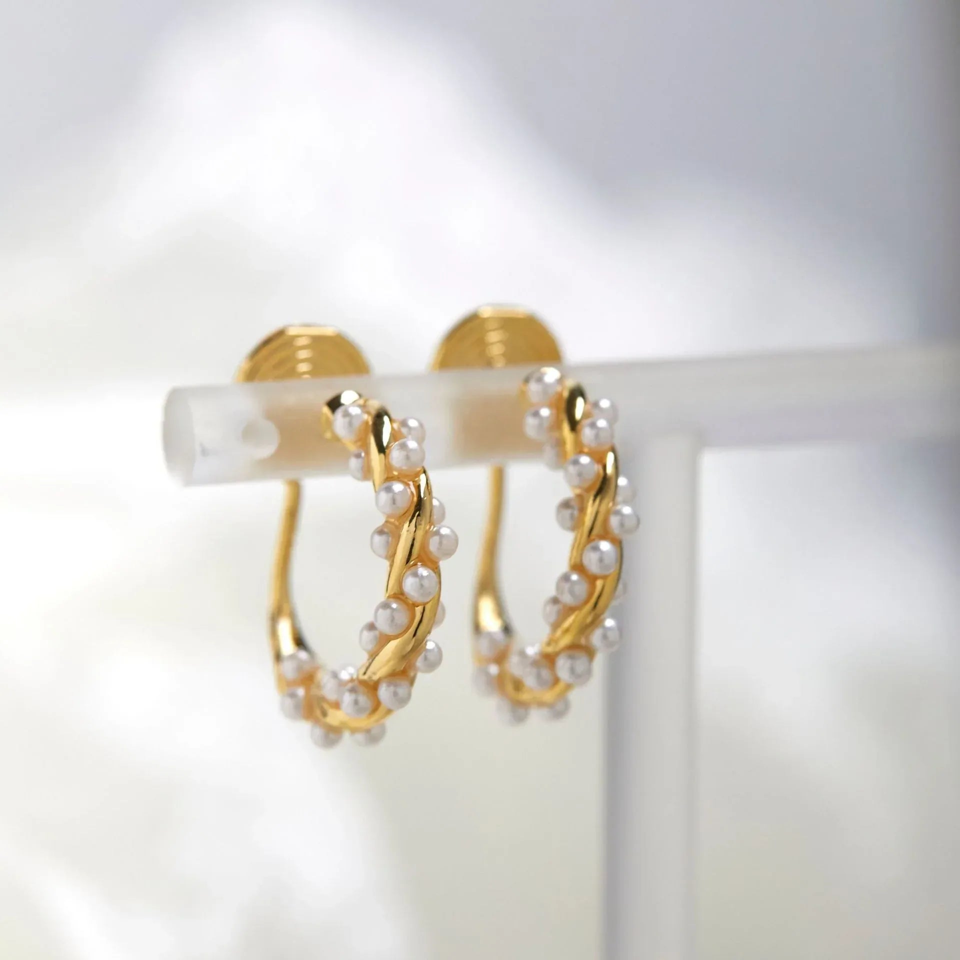 Pearl Coil Earring - Viexta