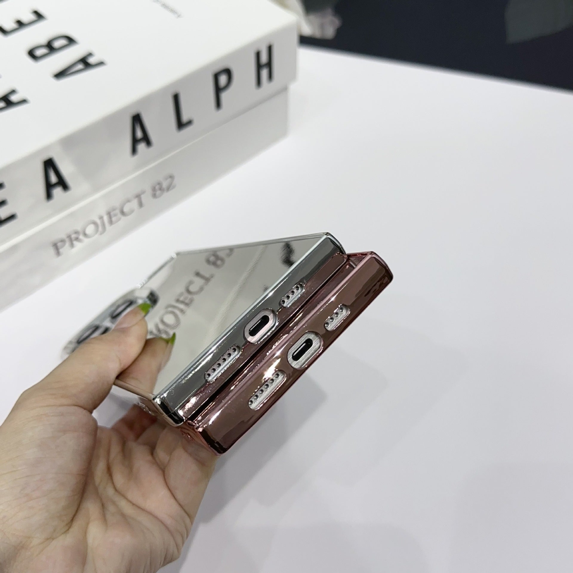 Right-angle Large Hole Electroplating Mirror Drop-resistant iPhone Cover