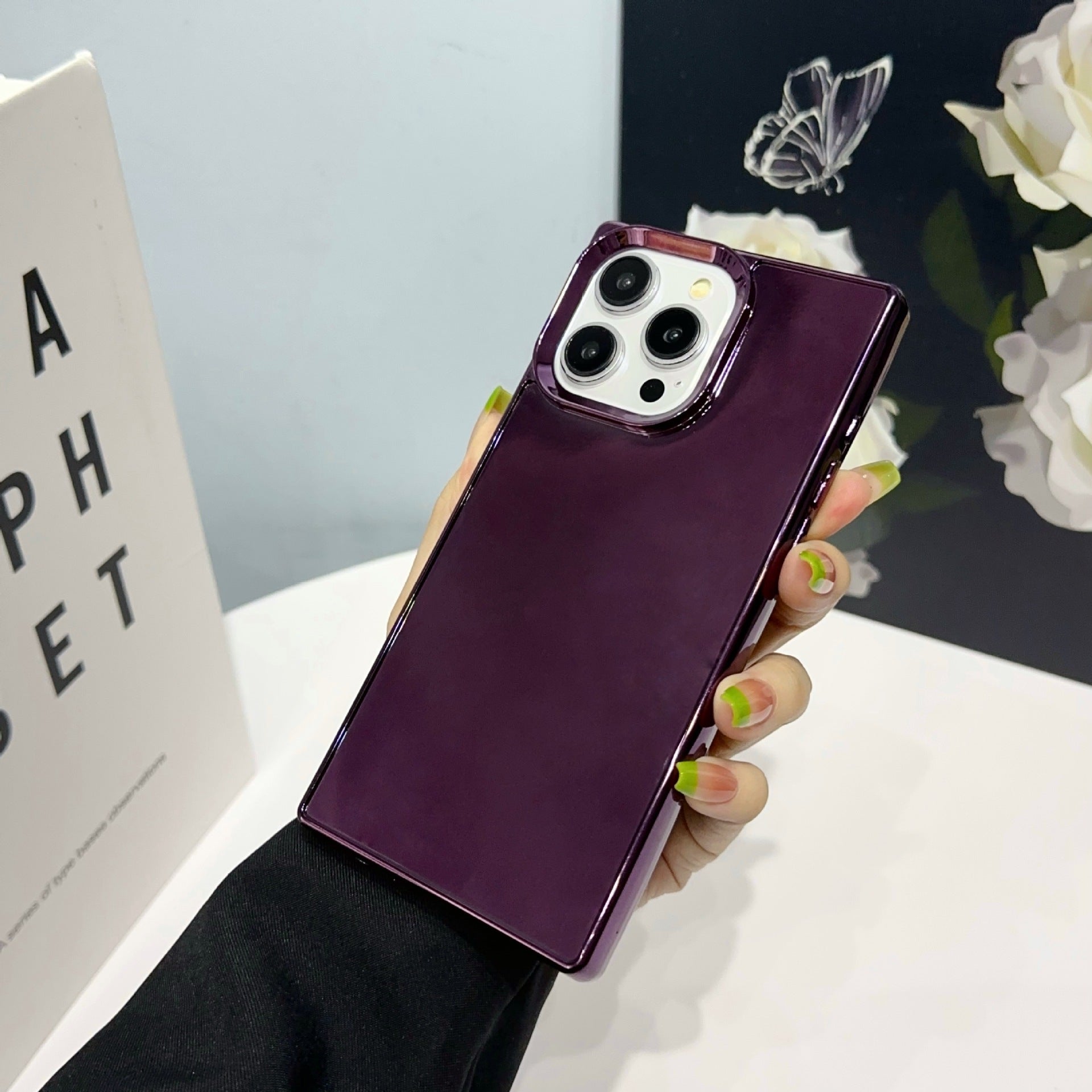 Right-angle Large Hole Electroplating Mirror Drop-resistant iPhone Cover