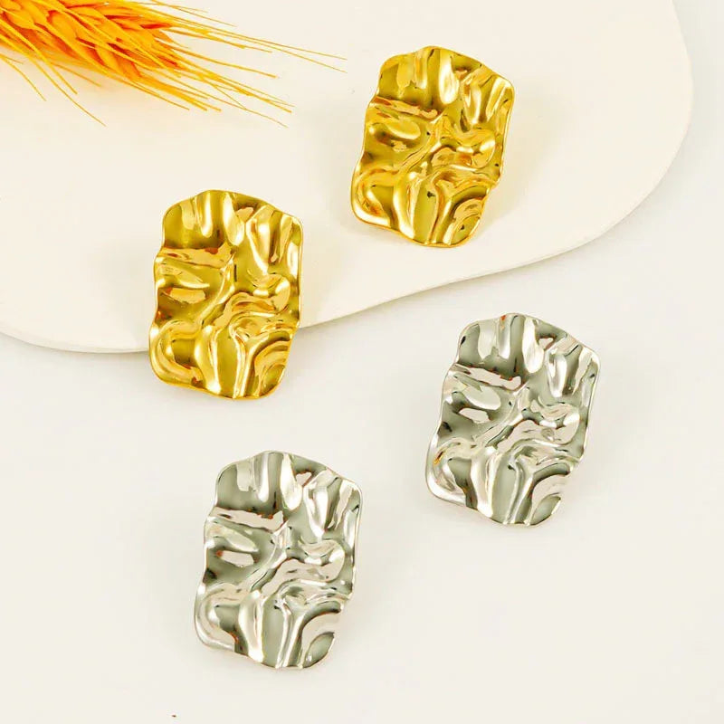 Titanium Steel Irregular Pleated Hammer Pattern Ear Clip - Viexta
