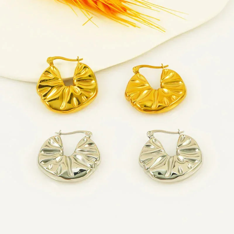 Titanium Steel Irregular Pleated Hammer Pattern Ear Clip - Viexta