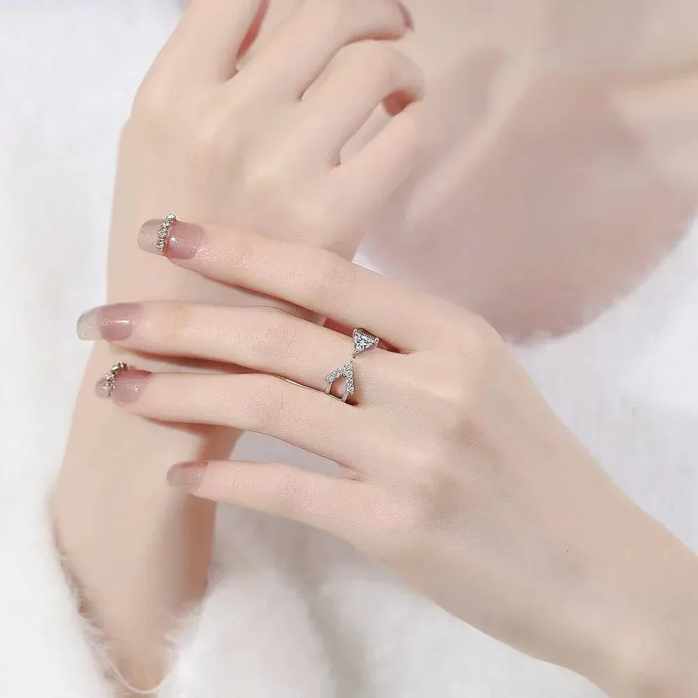Letter Texture Zircon Ring - Viexta