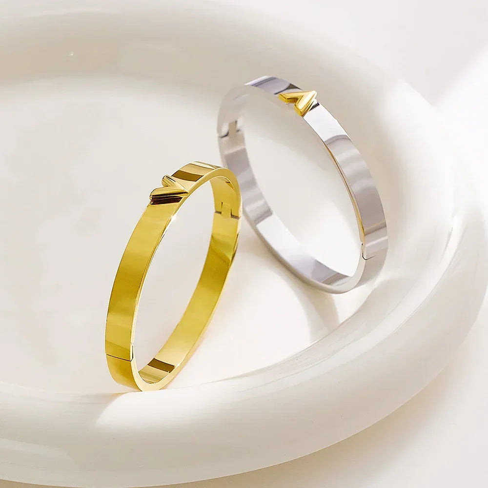 V-shaped Wide Couple Bracelet - Viexta