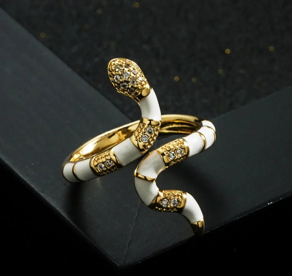 Rhinestone snake shaped ring - Viexta