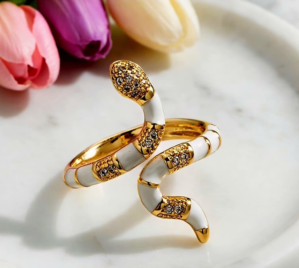 Rhinestone snake shaped ring
