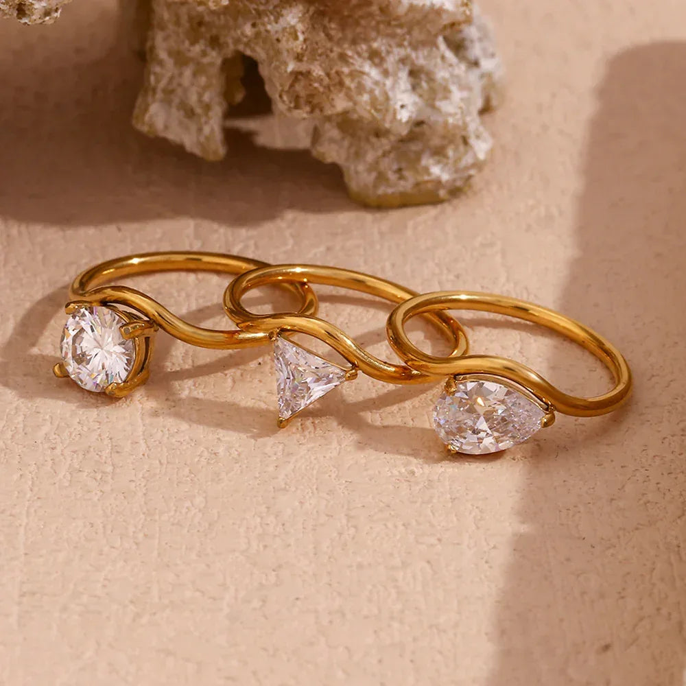 18k-luxury-waveform-shank-gold-zircon-ring - Viexta