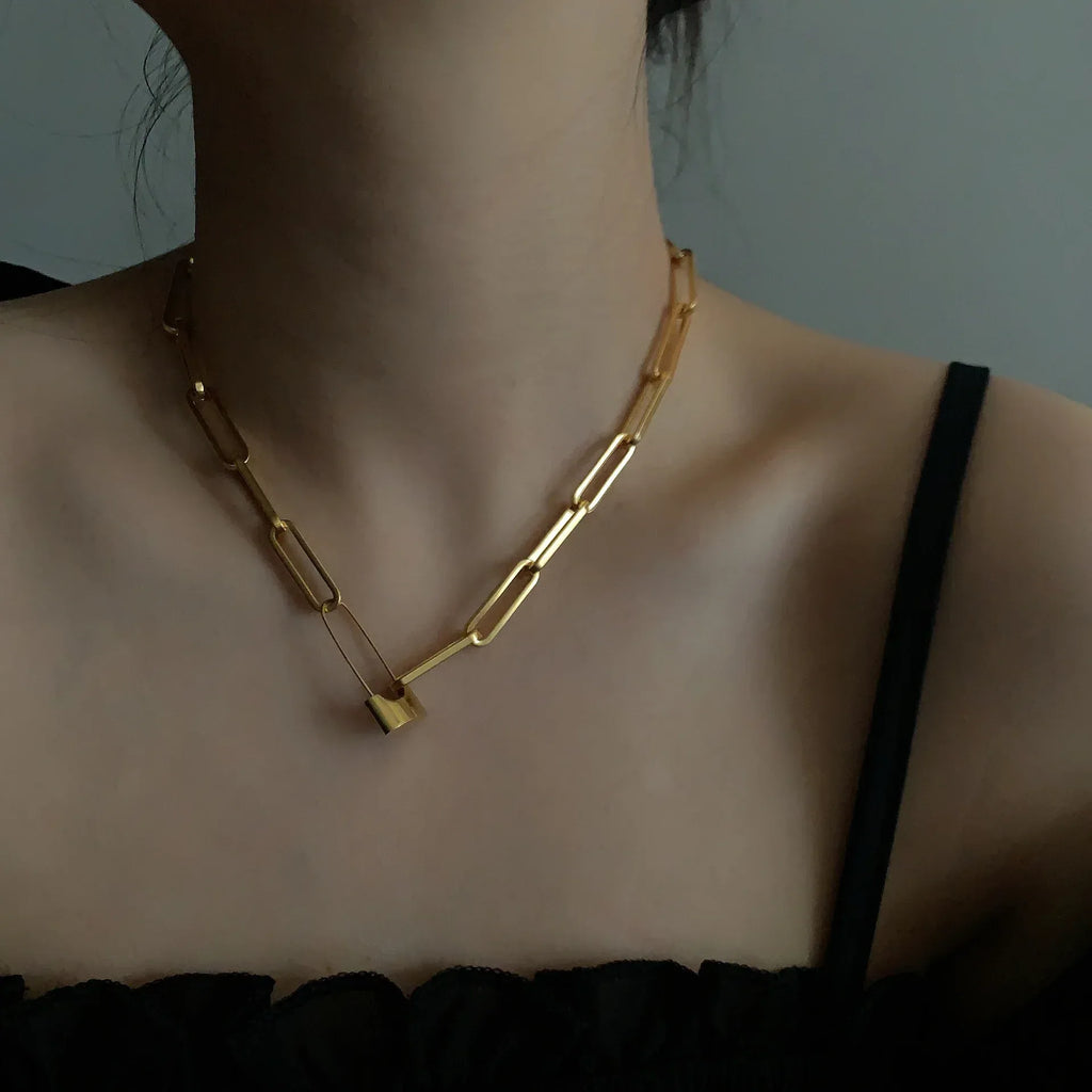 Vintage Gold Lock Pin Choker Necklace - Viexta