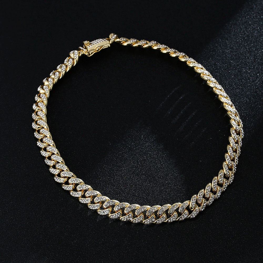 diamond-inlaid-necklace