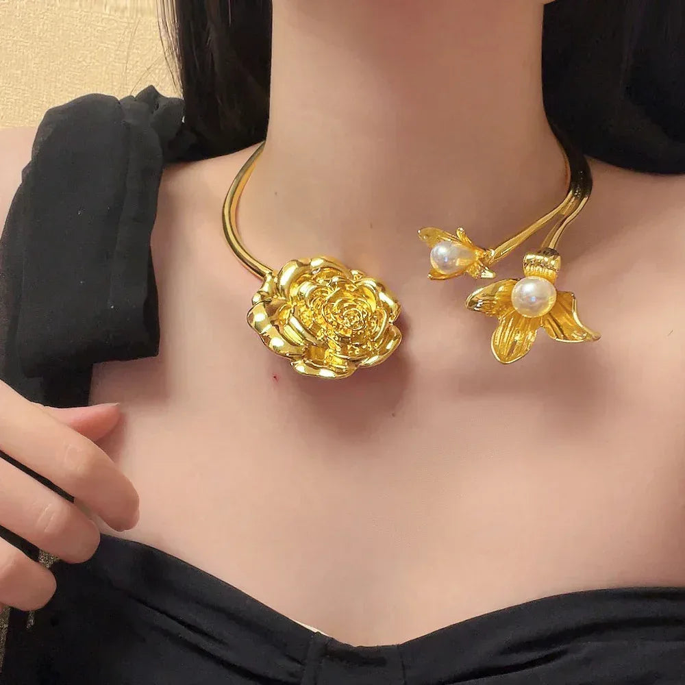 Exaggerated Three-dimensional Pearl Flower Camellia Collar Necklace - Viexta