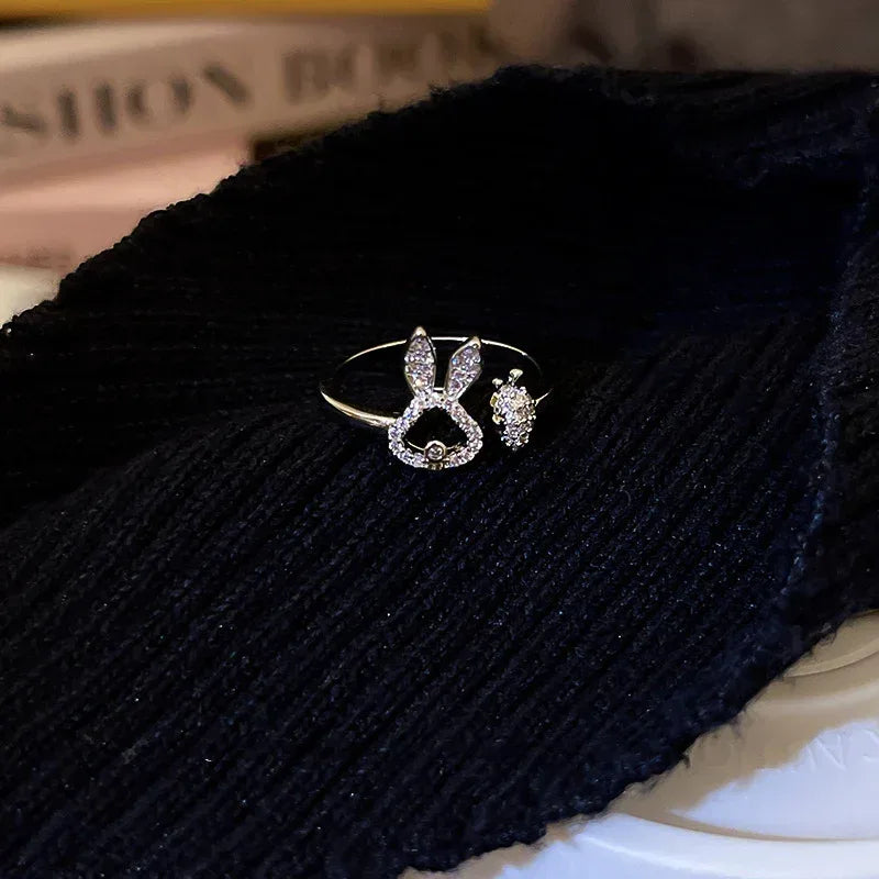 Asymmetric Carrot Rabbit Ring - Viexta