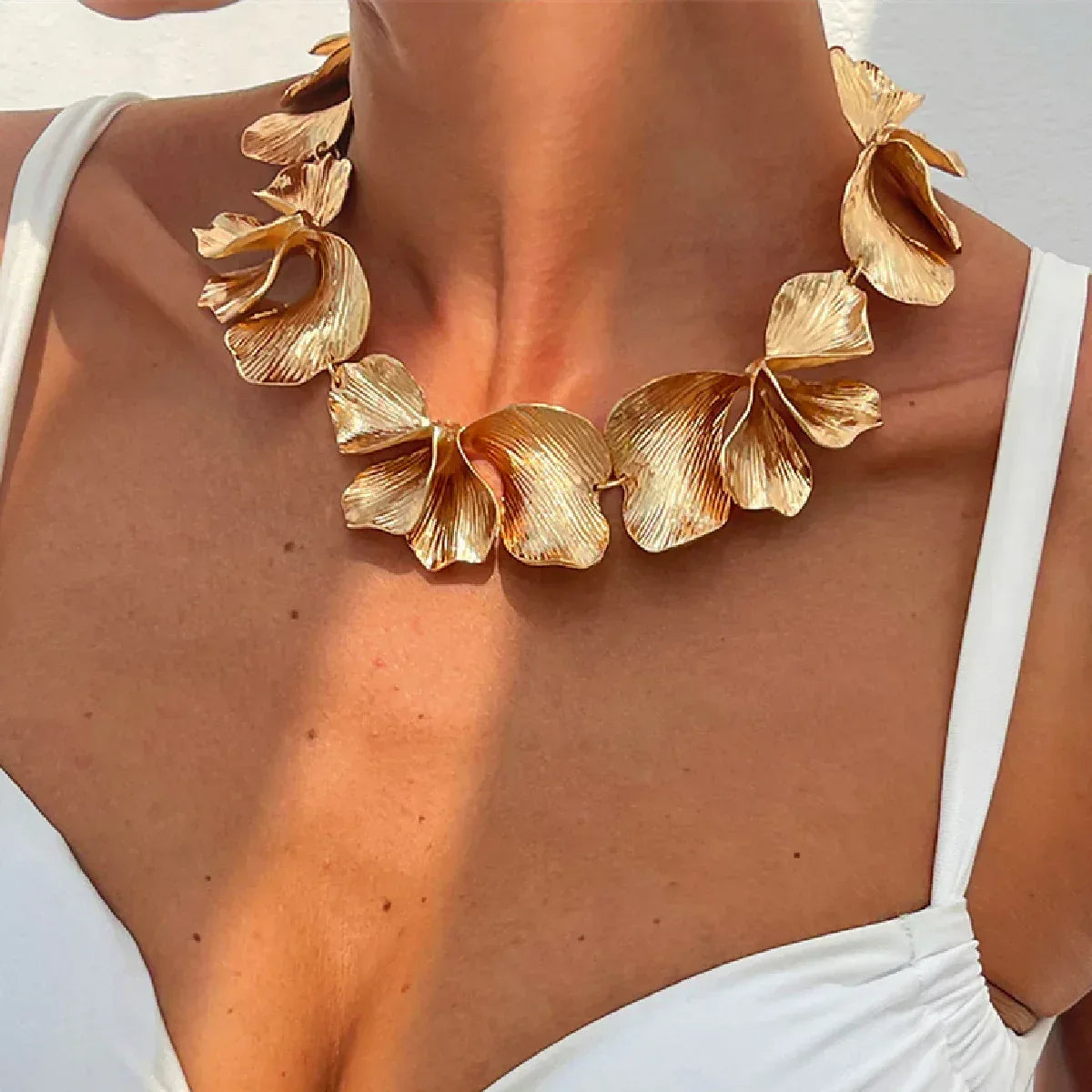 Pleated Texture Flower Necklace - Viexta