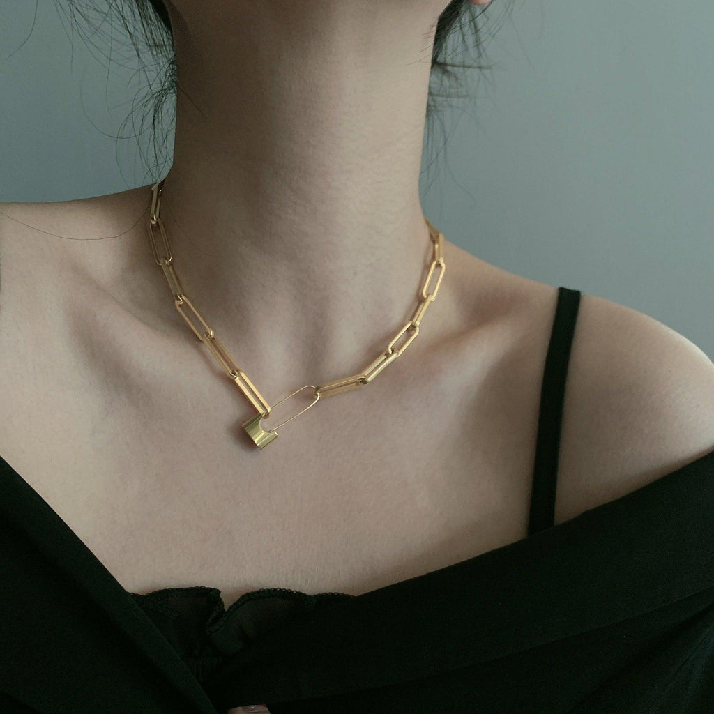 Vintage Gold Lock Pin Choker Necklace - Viexta