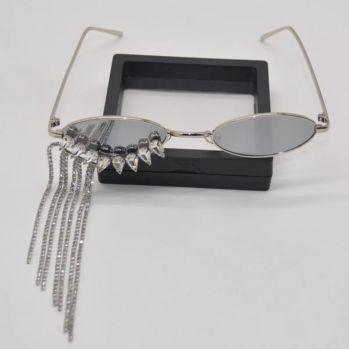 Glamorous Rhinestone-tasseled Sunglasses - Viexta