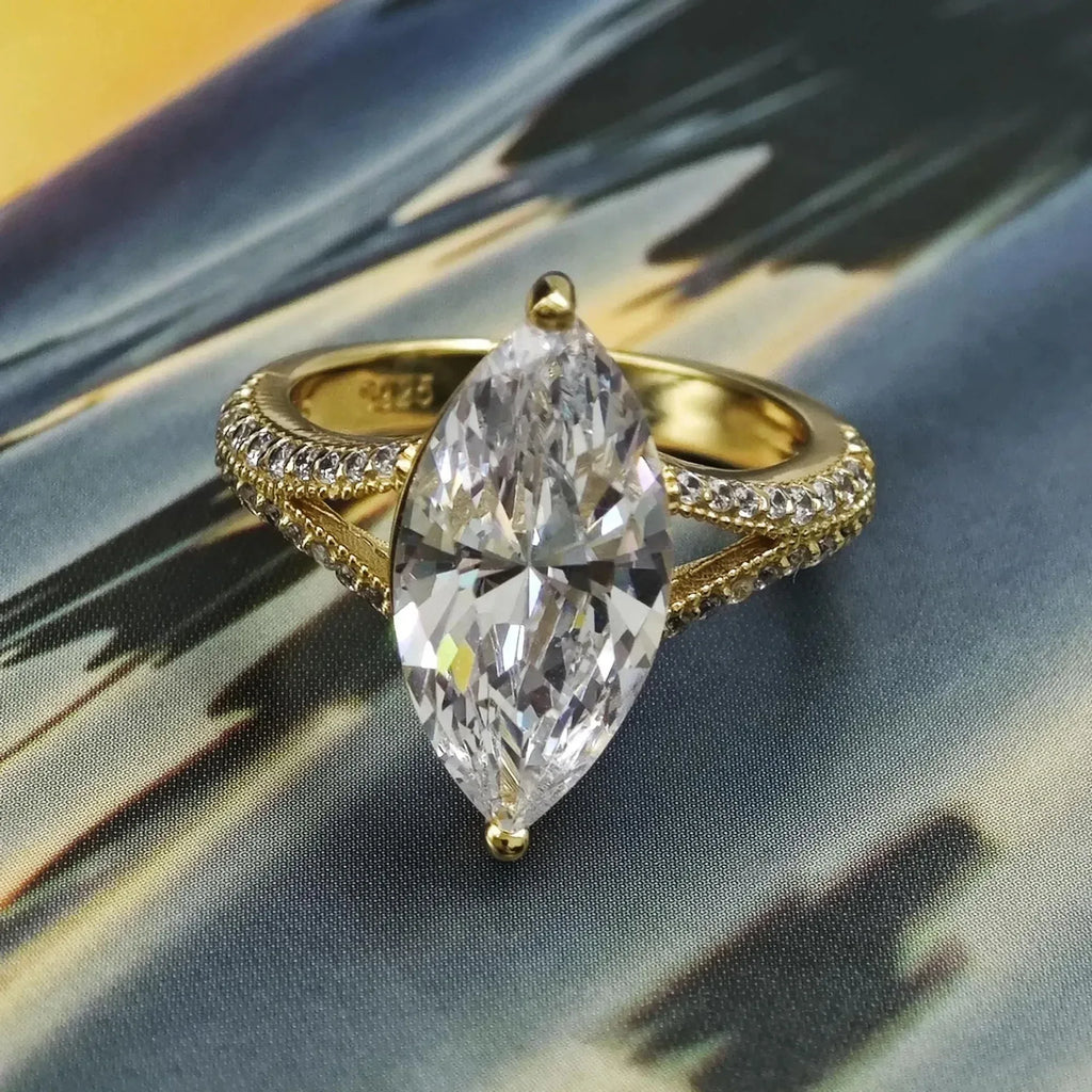 Diamond-studded Ring - Viexta
