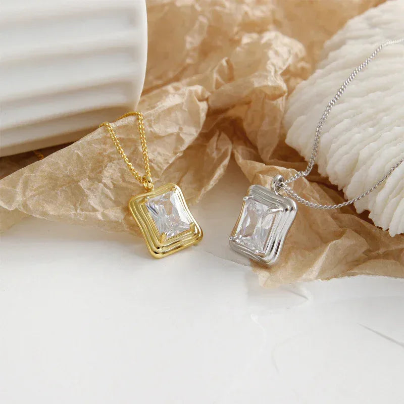 Dainty Square Neckpiece - Viexta