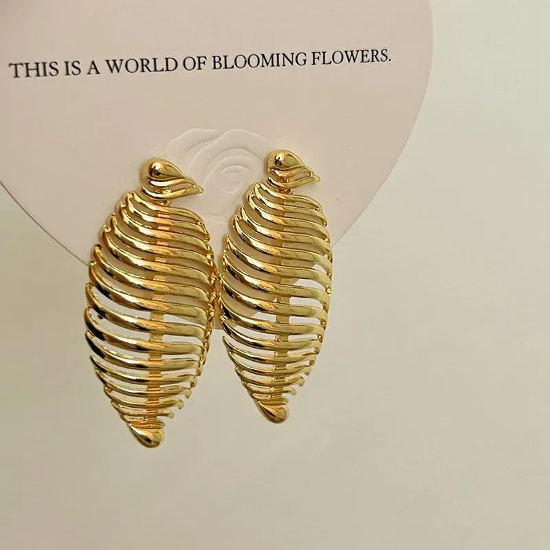 Retro Hong Kong Golden Versatile Earrings - Viexta