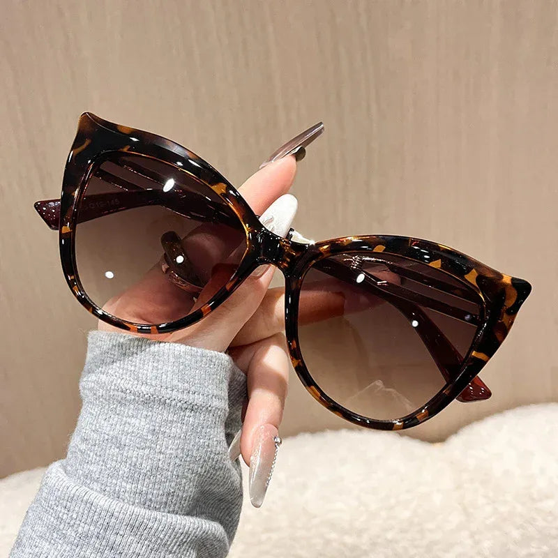 Fashionable Cat-Eye Sunglasses In Bold Contrasting Colors - Viexta