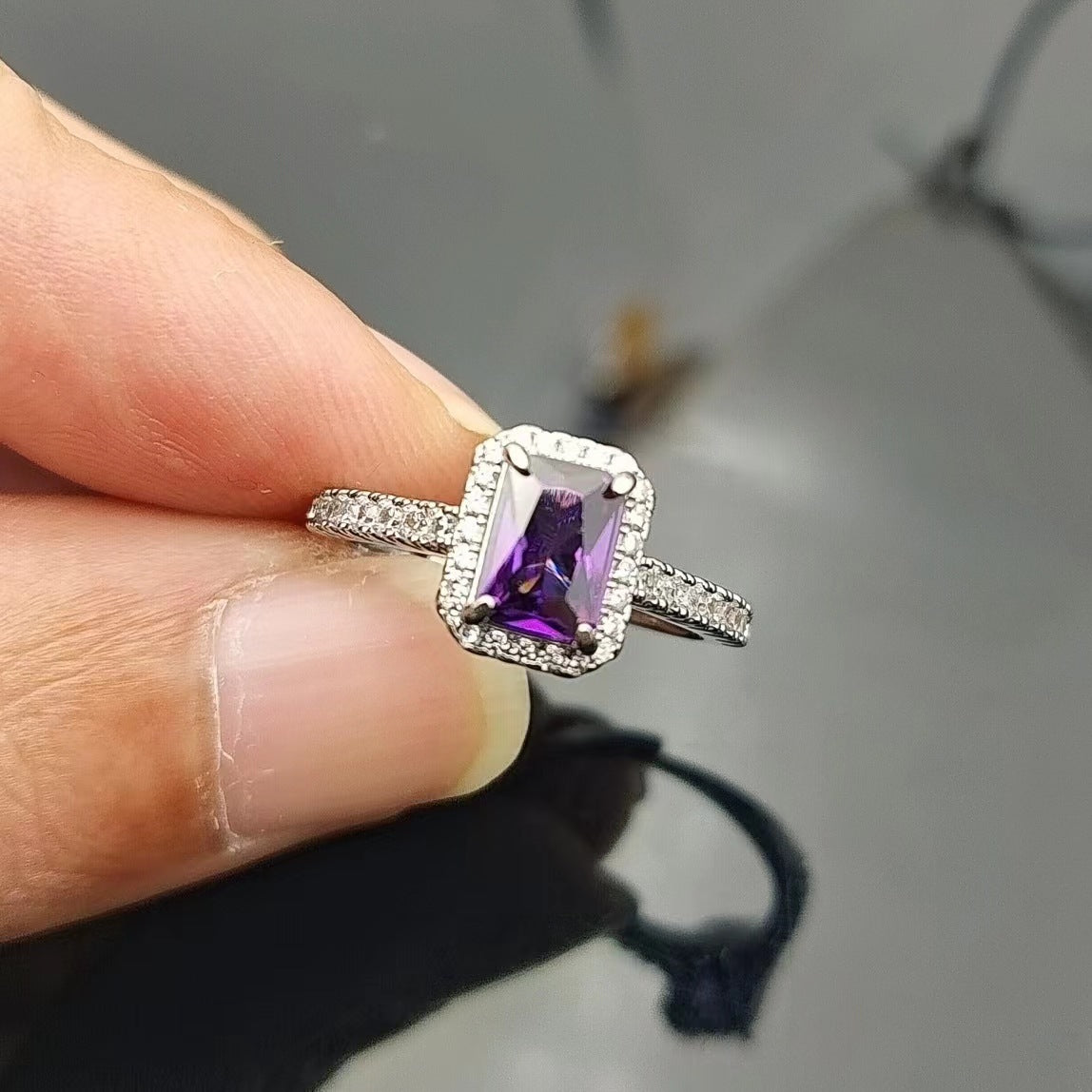 Ornament Niche Zircon Ring