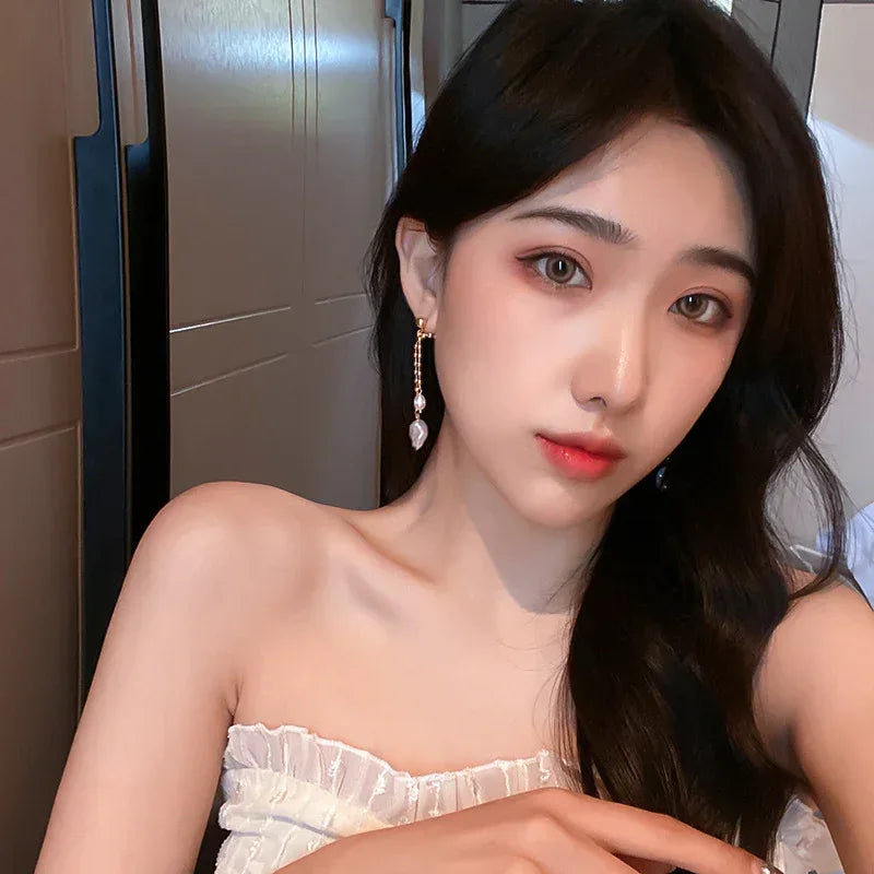 Baroque Pearl Metal Earrings - Viexta