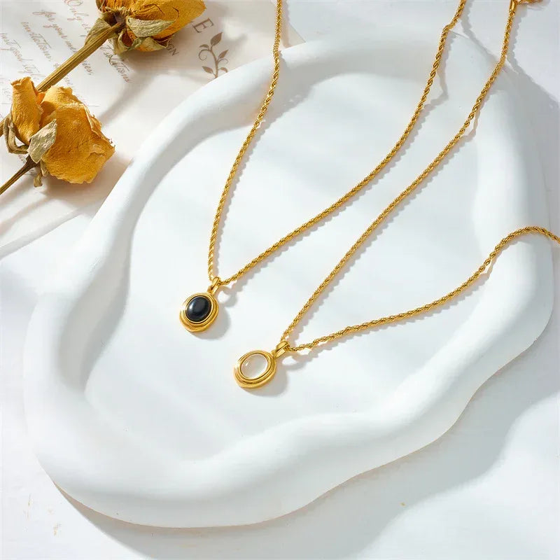 black-and-white-metal-vintage-hemp-flowers-chain-necklace - Viexta