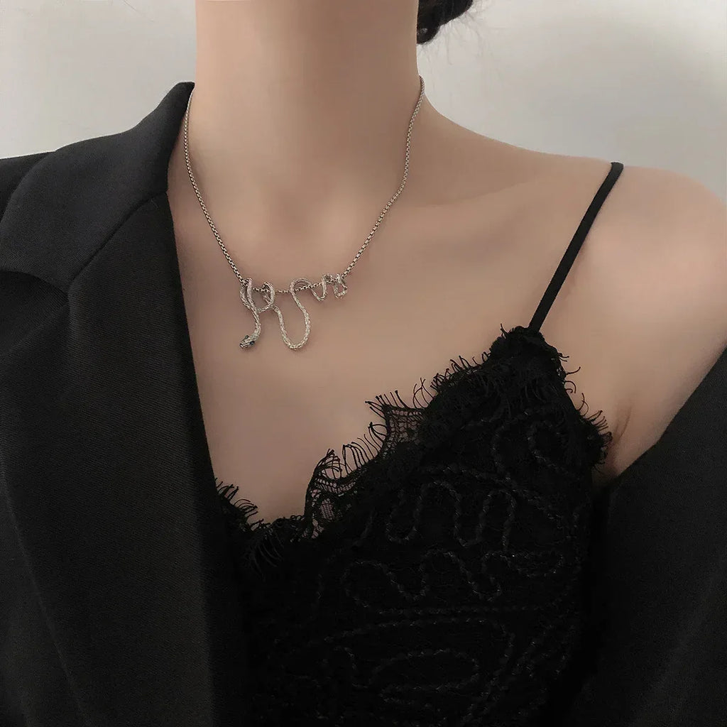Curved Snake Pendant Necklace - Viexta