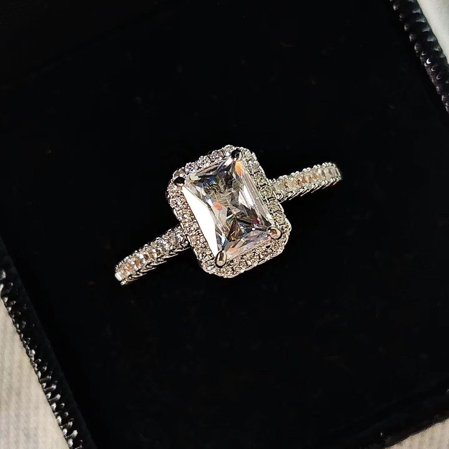 Ornament Niche Zircon Ring