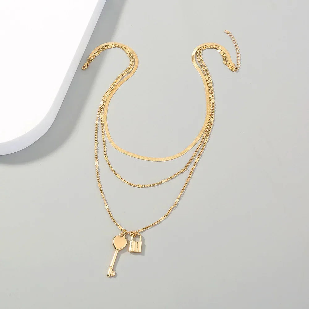 Vintage Key Lock Shaped Pendant Necklace - Viexta
