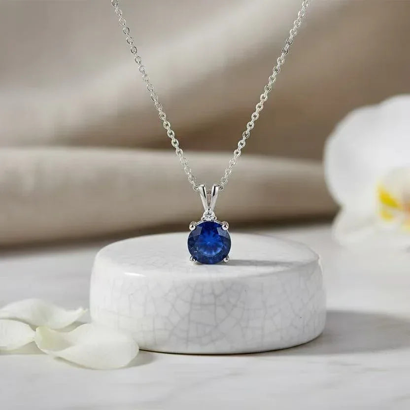 Womens Stylish And Elegant Necklace - Viexta