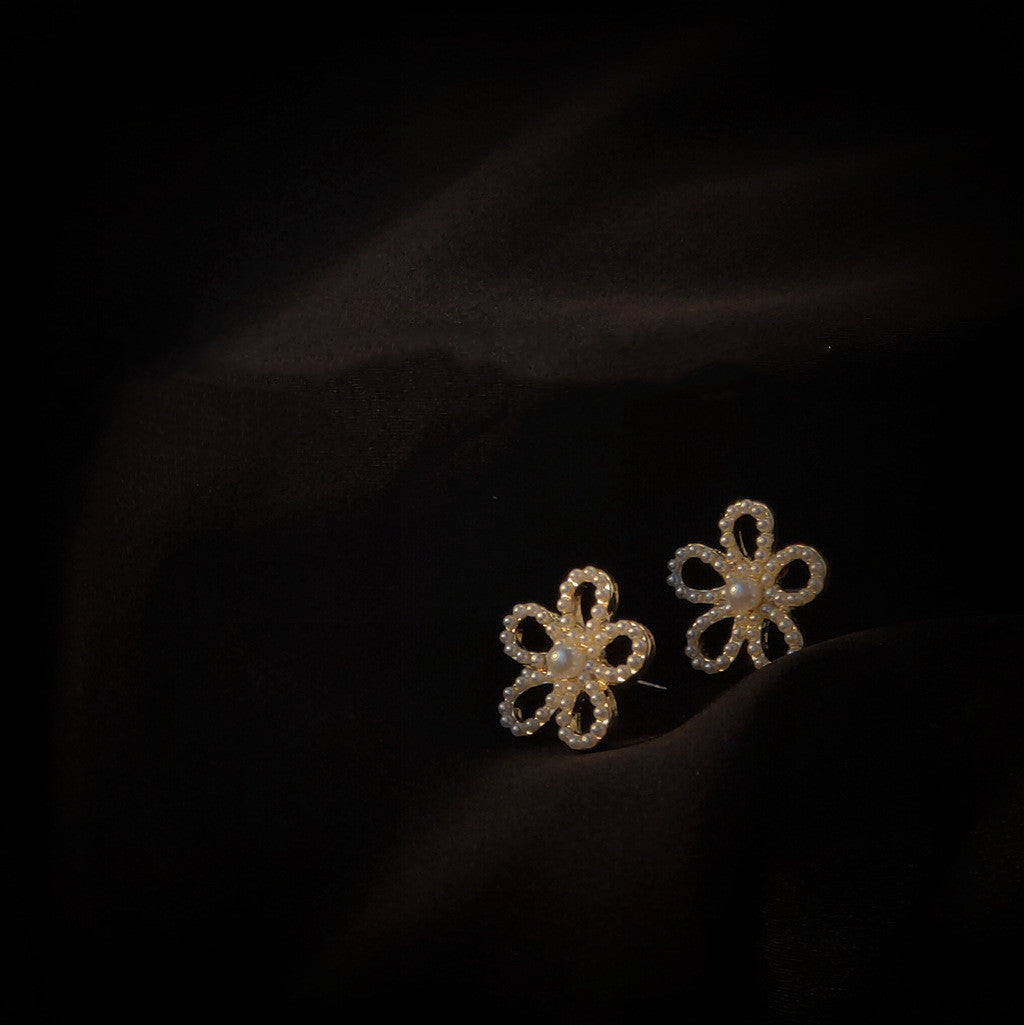 Silver Needle Pearl Flower Earrings