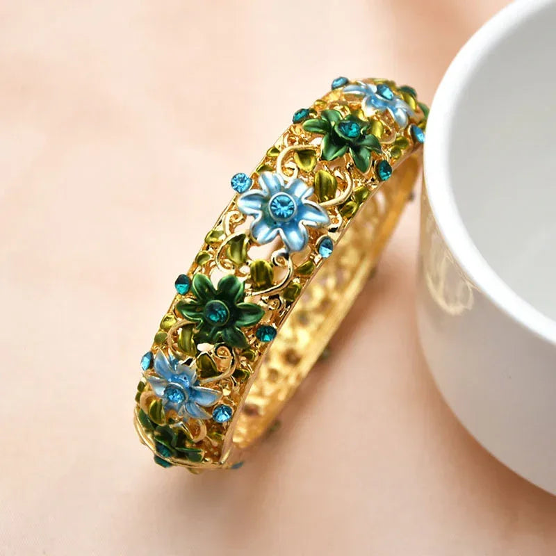 Vintage Court-Style Hand-Painted Bracelet - Viexta