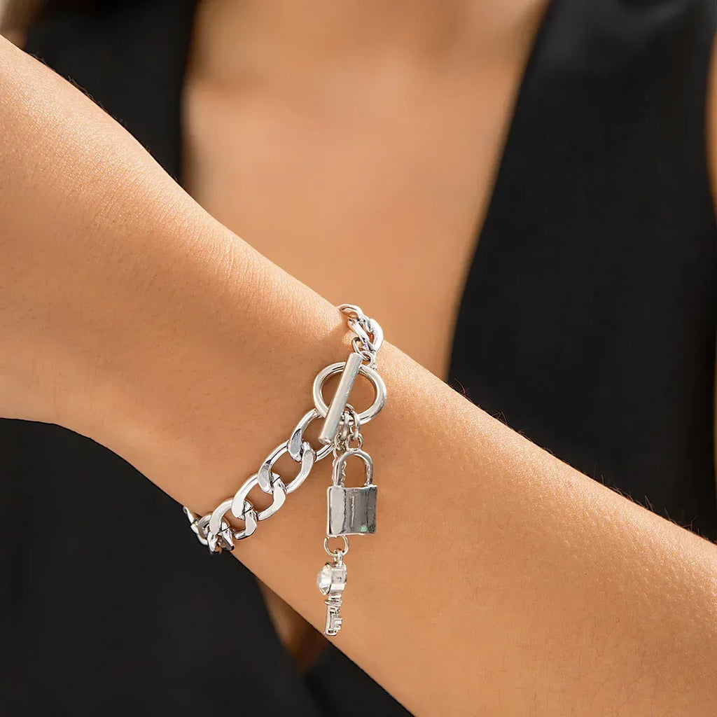thick-chain-with-shiny-lock-and-key-pendant-necklace - Viexta