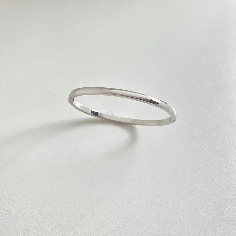 Retro Minimalistic Buckle Bracelet - Viexta