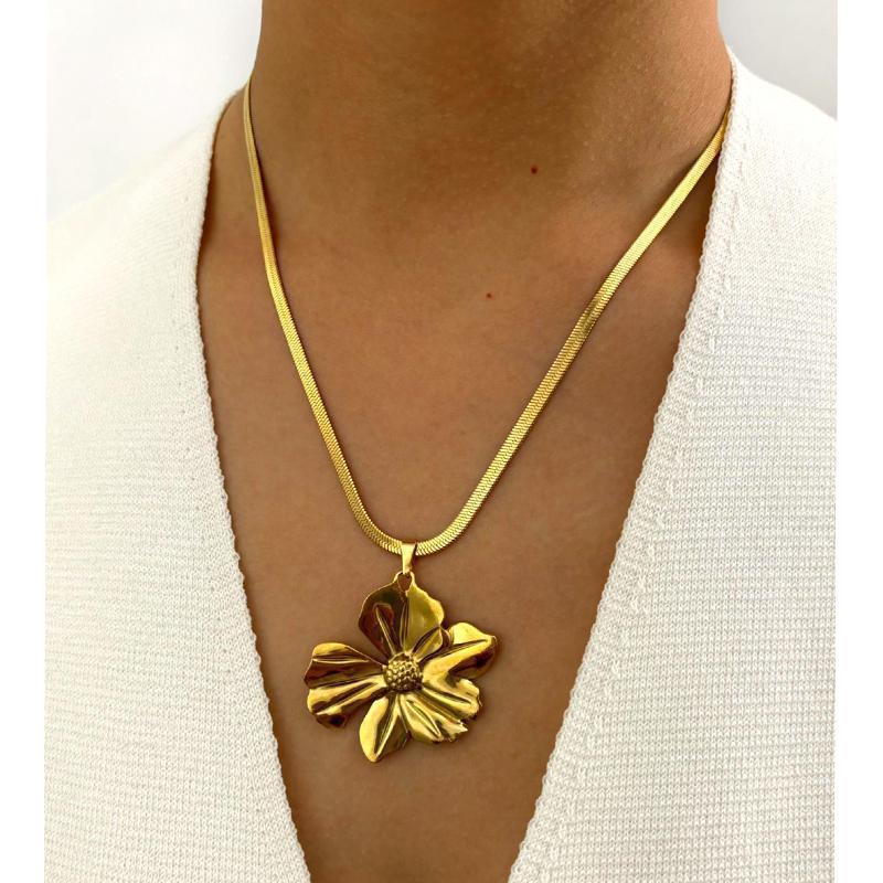 Fashion Exaggerated Stainless Steel Flower Pendant Necklace - Viexta