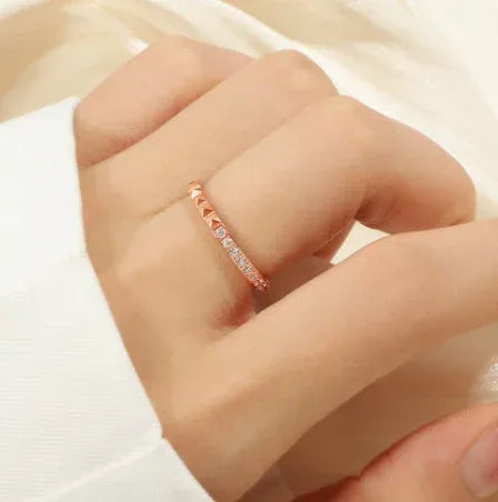 Womens Square Rivet Diamond-Encrusted Ring - Viexta
