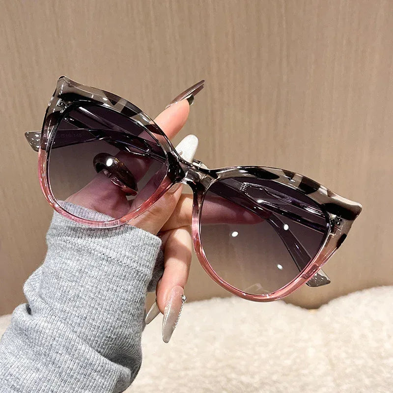 Fashionable Cat-Eye Sunglasses In Bold Contrasting Colors - Viexta