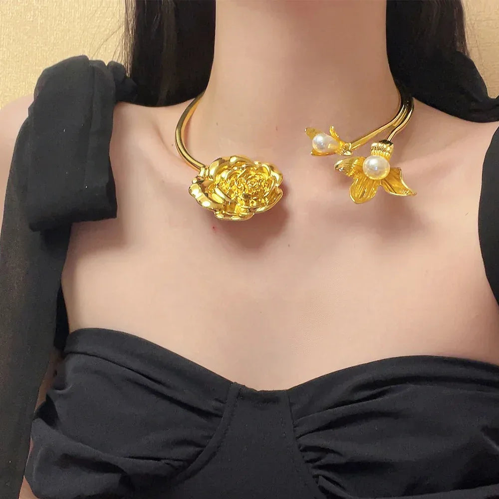 Exaggerated Three-dimensional Pearl Flower Camellia Collar Necklace - Viexta