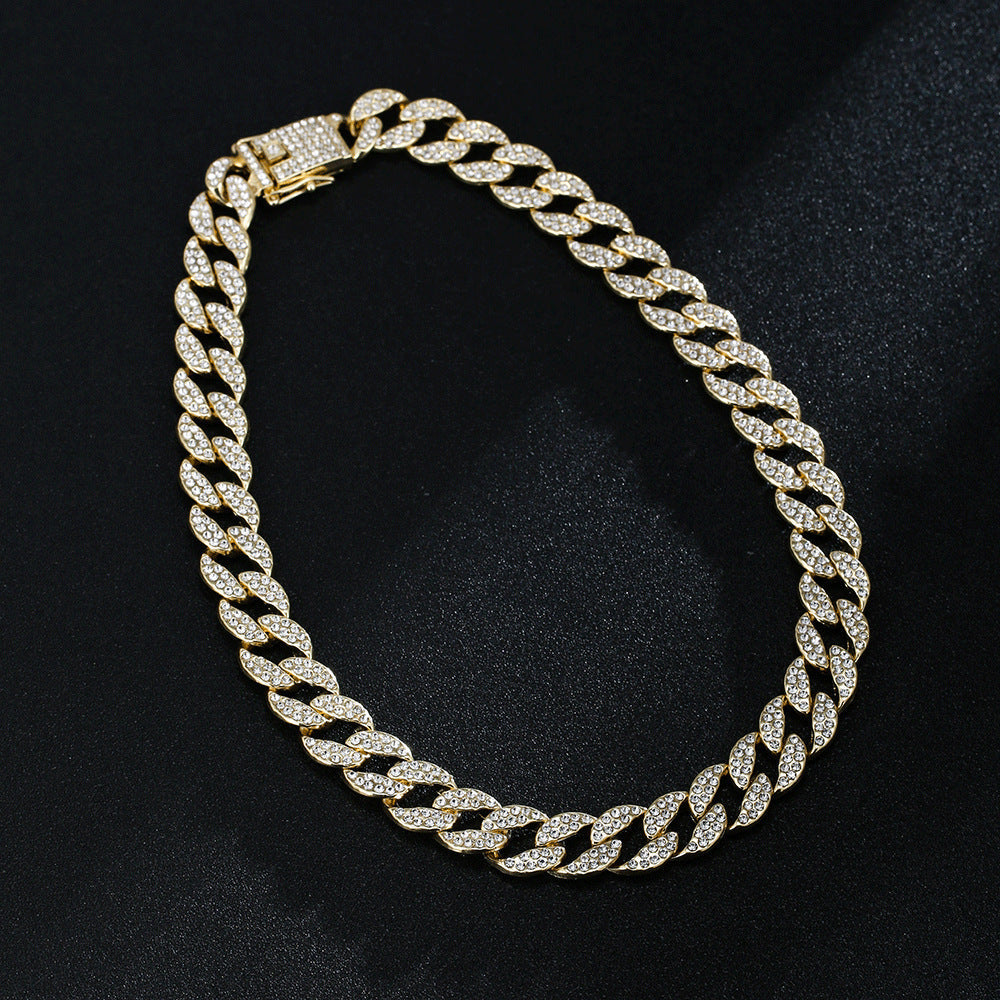 diamond-inlaid-necklace